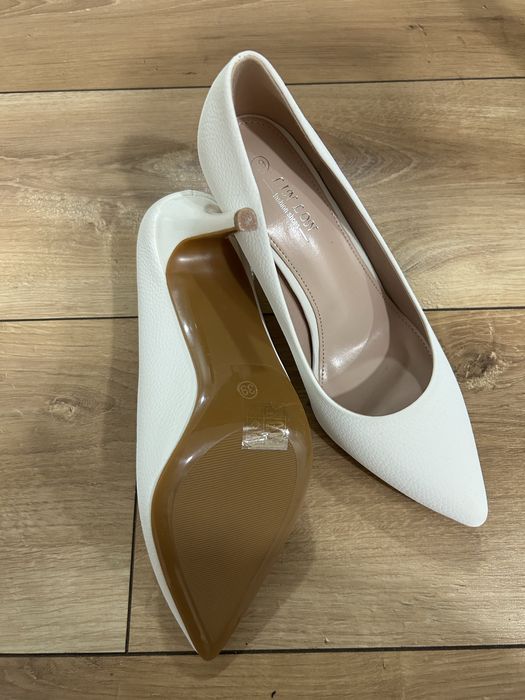 Pantofi albi noi stiletto 39