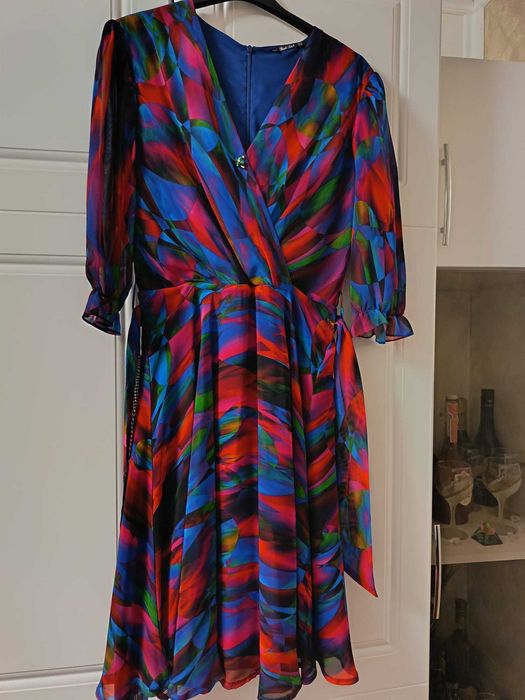 Rochie eleganta in culori vibrante M/L