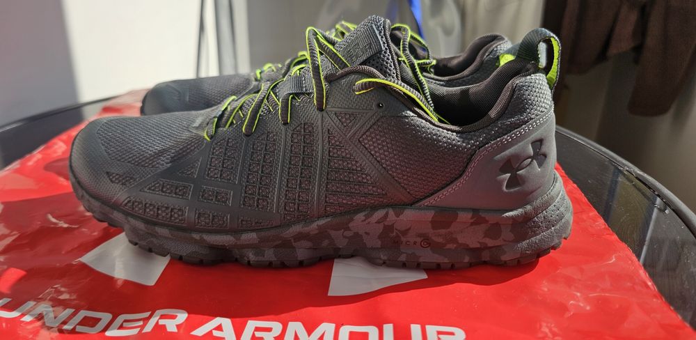 Маратонки UndeR ArmouR