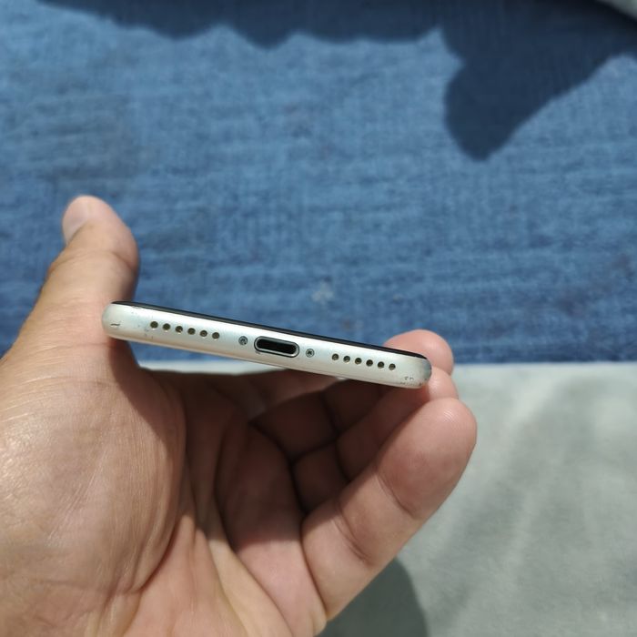 IPhone SE -3   (Ёмкость 72)