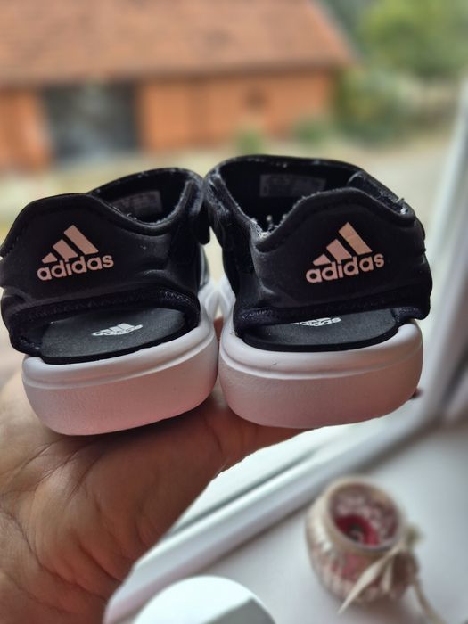 Sandale Adidas mărimea 24 ,14 cm.