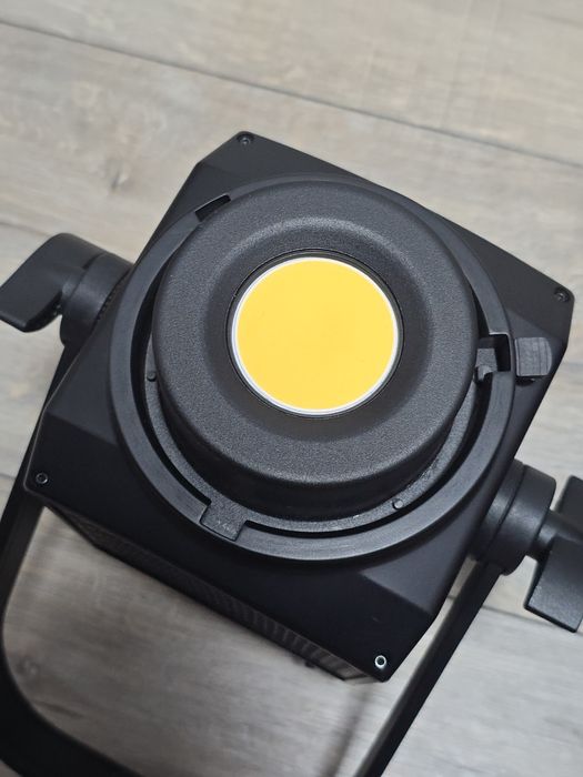 Un soare portabil: Nanlite Forza 500 – Proiector LED Profesional 500W (Montură Bowens)