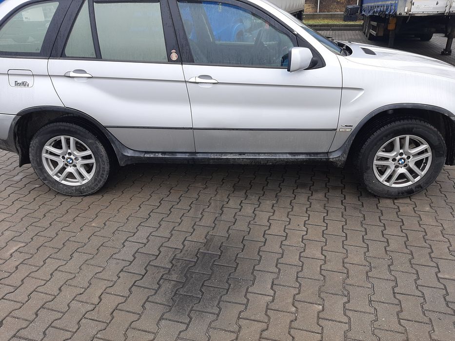 Vând x5 e 53 2005