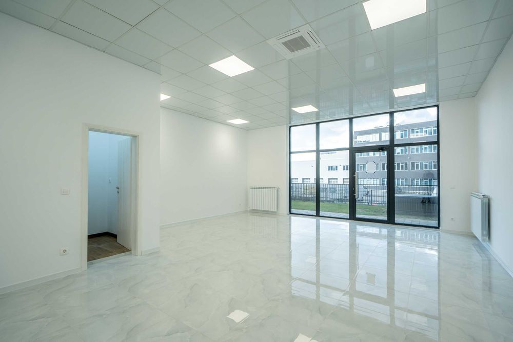 Магазин Дружба 2 на входа на МЕТРОТО- ЛУКС