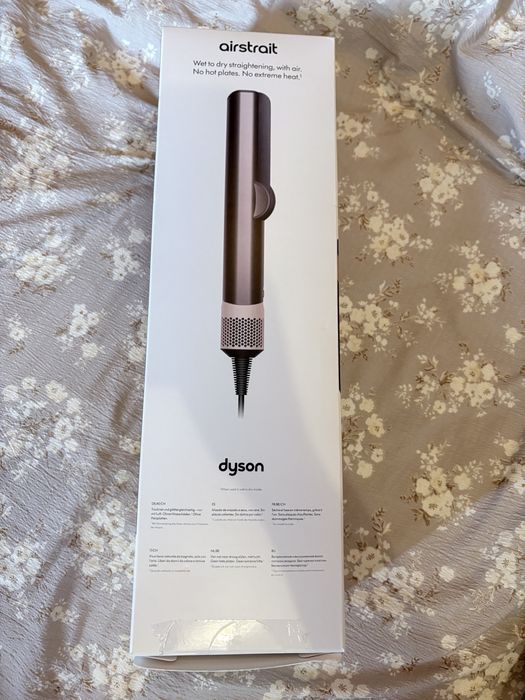 Dyson Airstrait