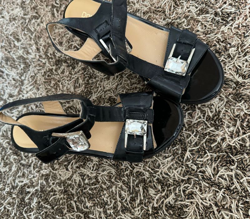 Босоножки на каблуке