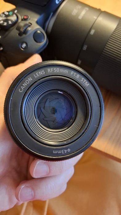 Canon R50 Mirrorless- APS - C с три обектива