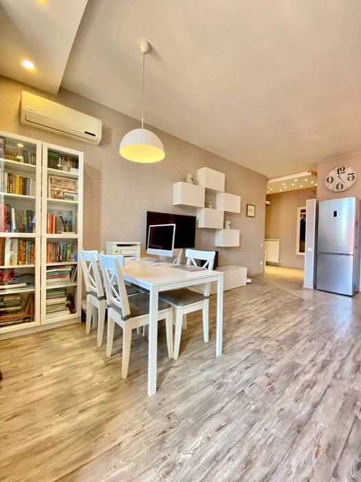 Продава се Тристаен апартамент в София, Сухата река - 90 кв.м за 1778 €/кв.м - Снимка #1