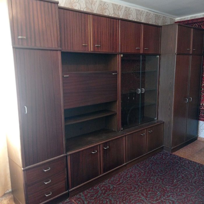 Продам стенку 4 секции