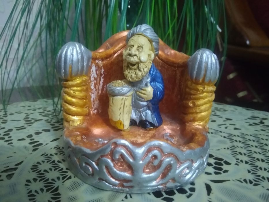 Статуэтка-карандашница гипсовая