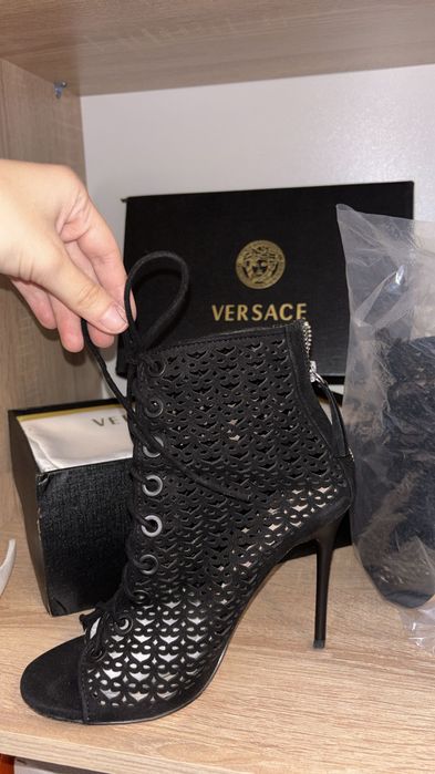 Sandale cu toc cu șiret negre noi