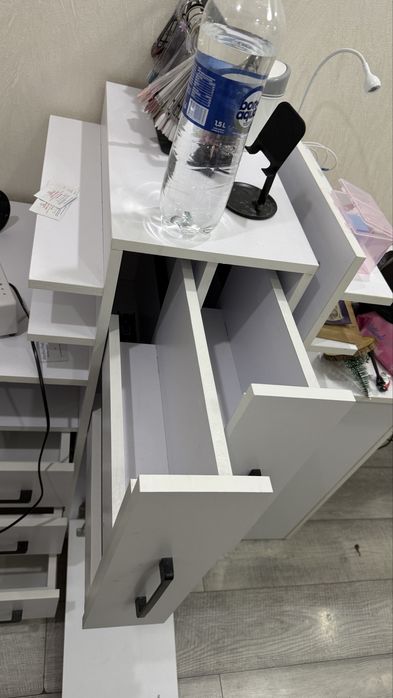 Продается стол для маникюра