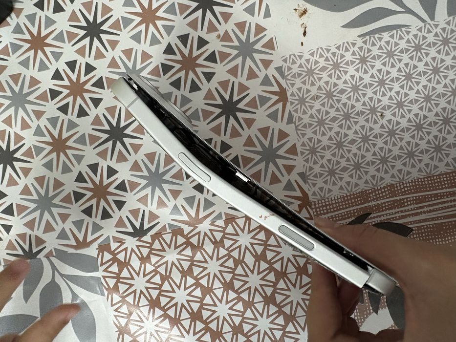 iPhone 16+ телефон