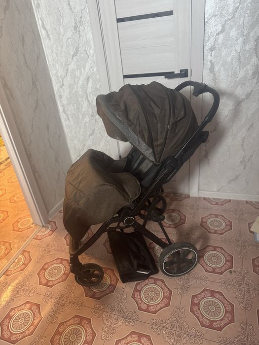 Продам прогулочную детскую коляску