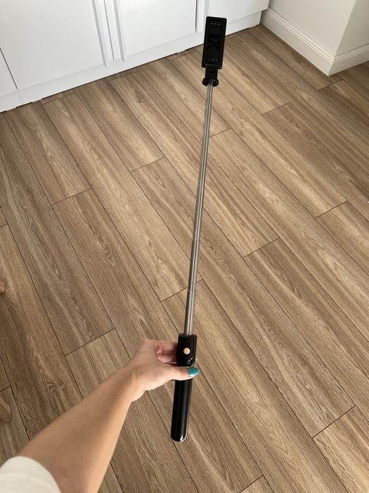 2 in 1 selfie stick si trepied cu telecomanda bluetooth