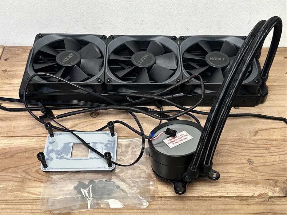 Cooler NZXT X73 impecabil