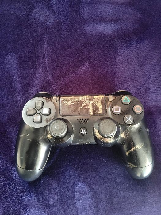 Vând ps4 pro în stare bună