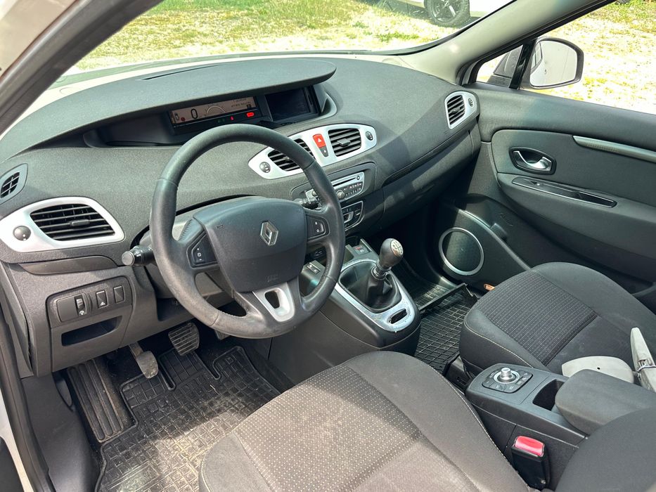 Dezmembrez Renault Scenic 3 1.9 dci Manual 2009 2010 2011 2012 2013 2014 xenon trapa