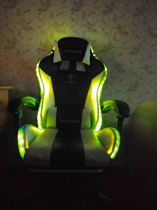 Продам игровое кресло