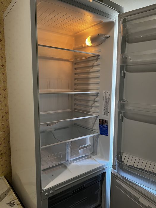 Продам холодильник индезит