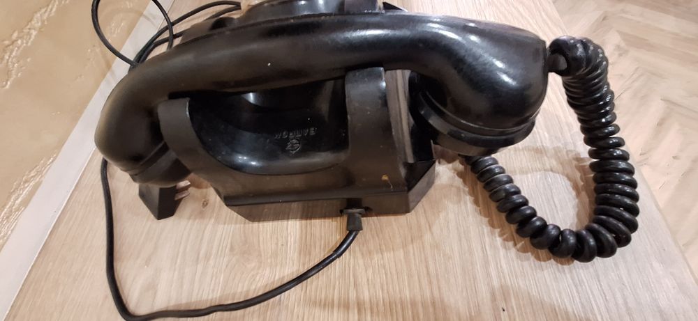 Старинен стационарен телефон