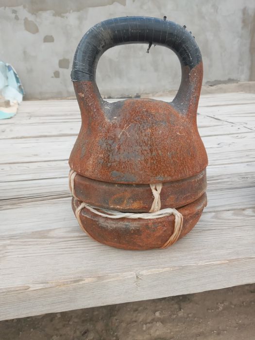 Продаётся  гиря в хорошем состоянии