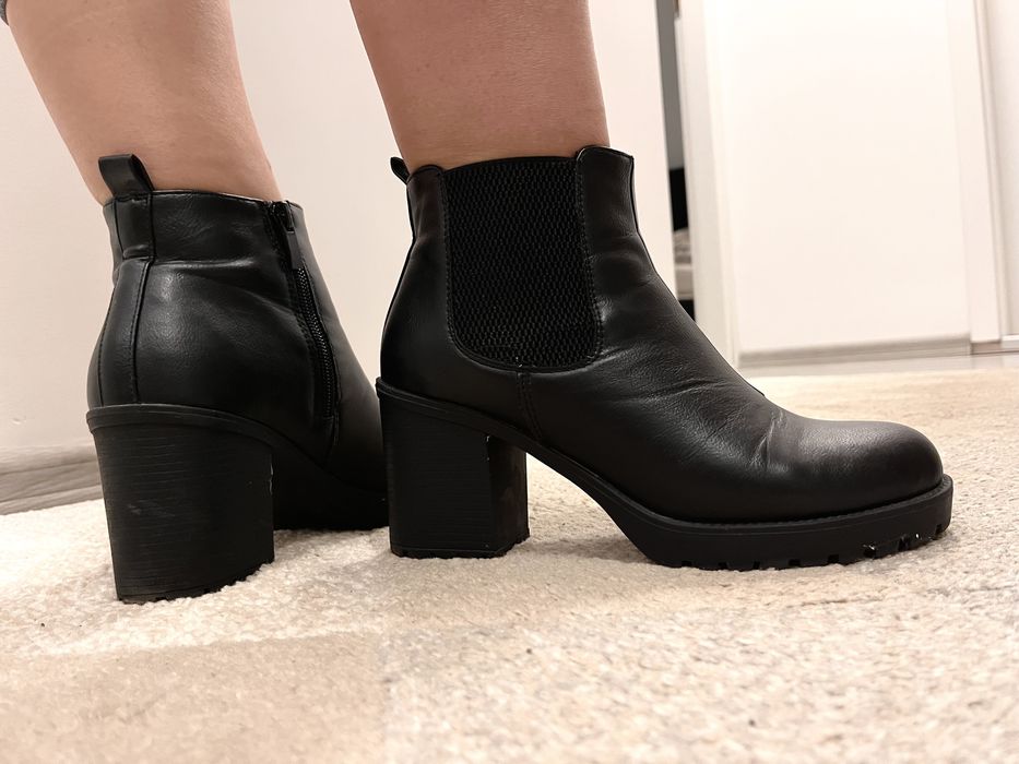 Botine negre toc gros - marimea 37