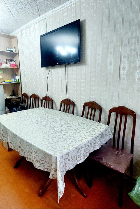 Стол со стульями
