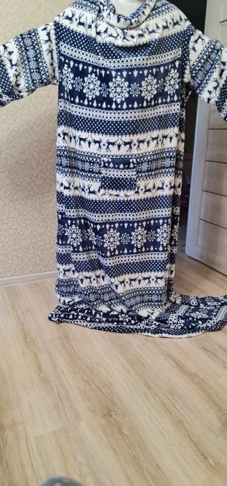 Плед с рукавами мягкий