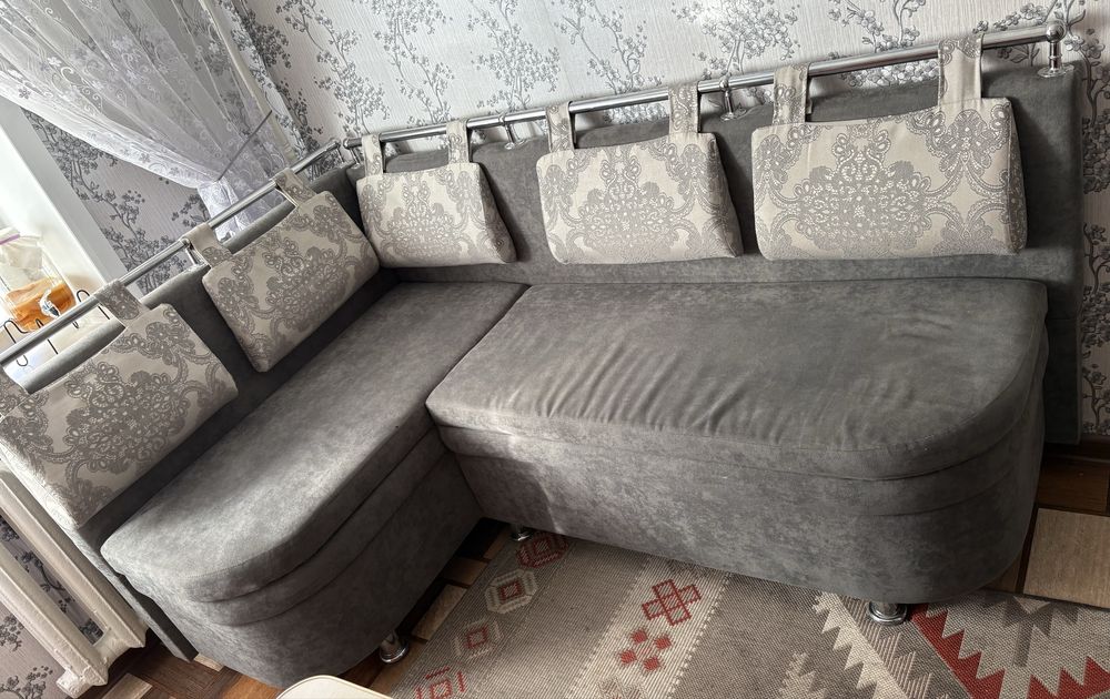 Продам кухонный угловой диван