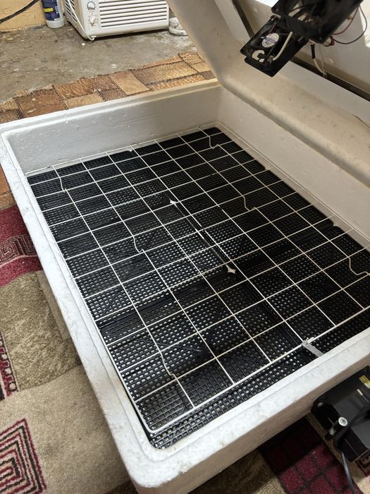 Инкубатор несушка 104 яйцо