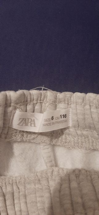 Vând pantaloni fete Zara