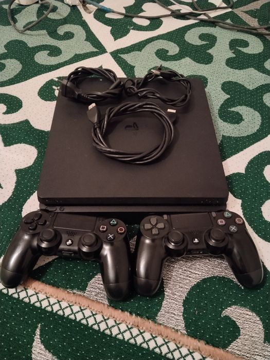 Playstation 4 slim