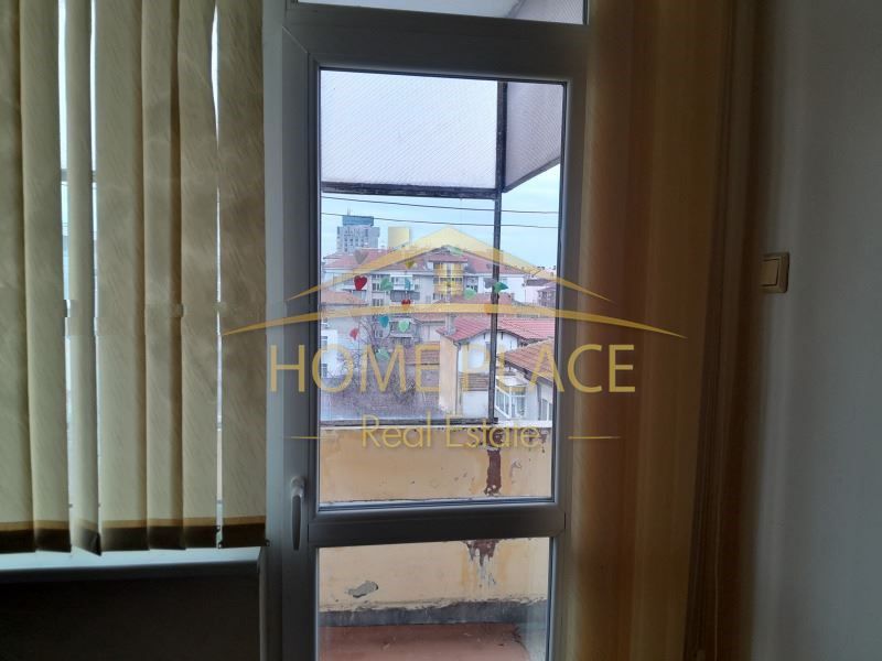 Многостаен апартамент  до  Руското  училище