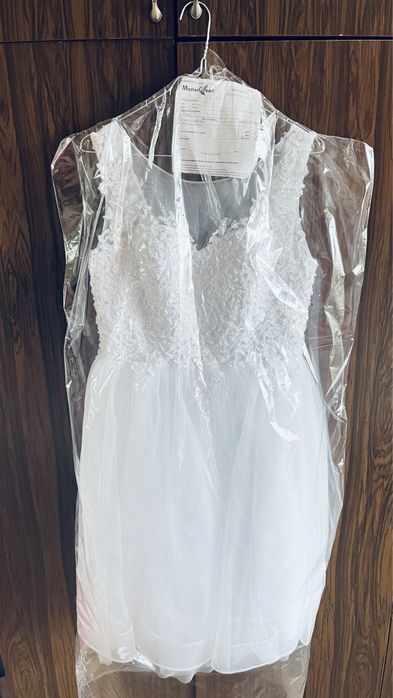 Къса сватбена рокля