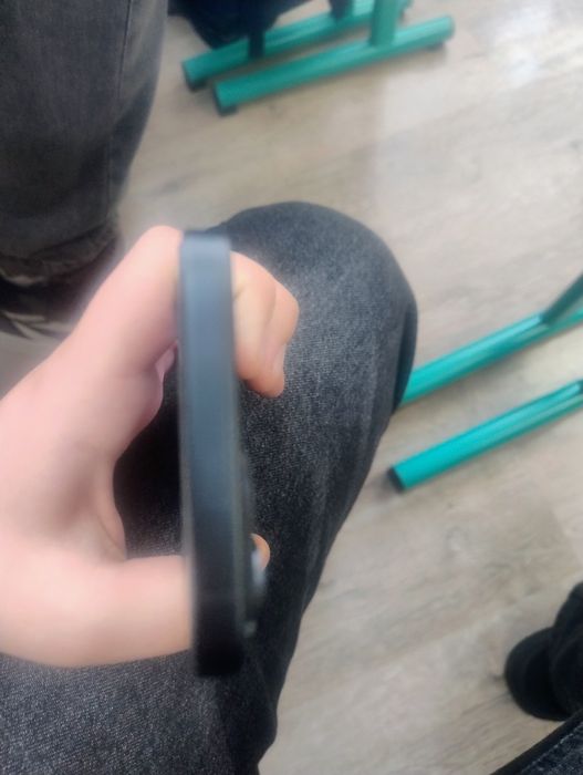 Vând iPhone 15 256 gb