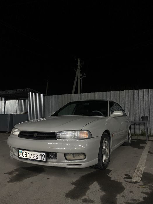 Субару легаси.