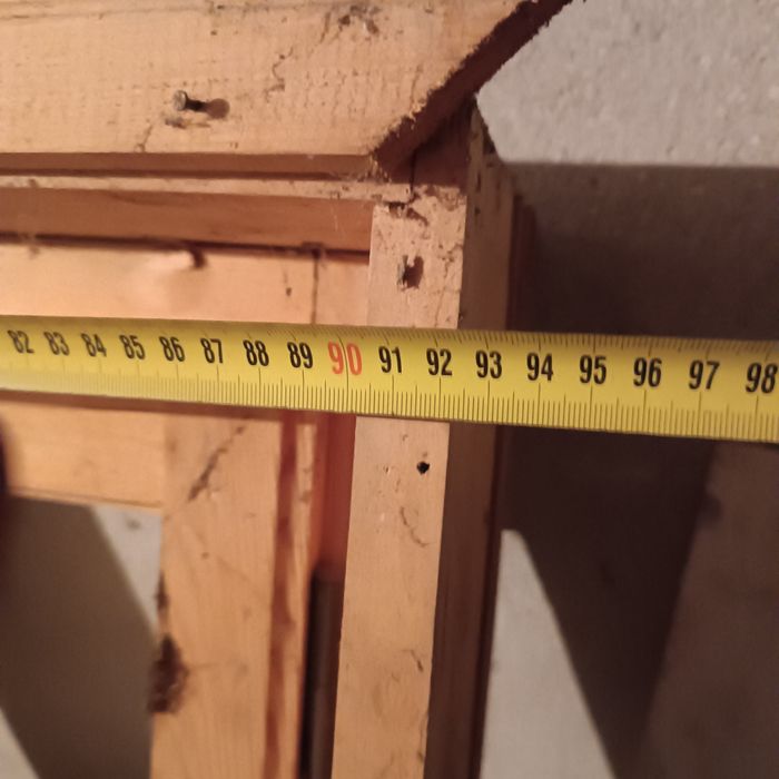 Прозорец нов не е монтирван никога.