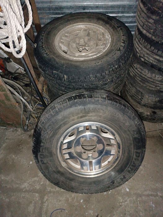 Продам колеса с дисками на джип внедорожник