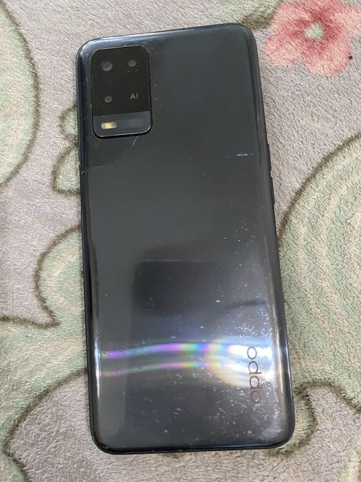 Смартфон Oppo A54.