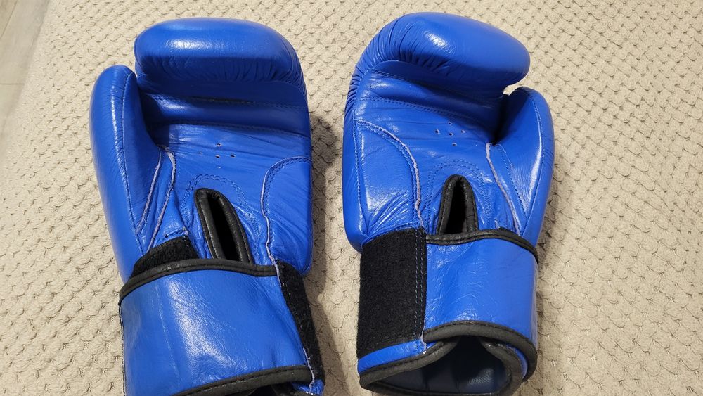 Боксерские перчатки