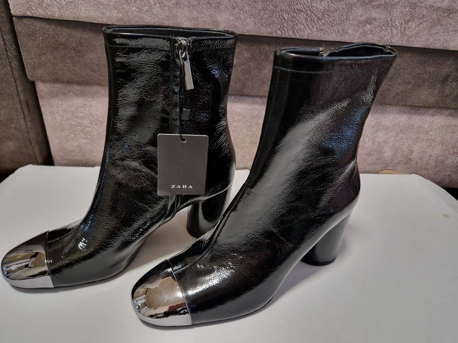 Botine zara marimea38-100ron
Botine dama mărimea 38-100 ron
Cizme dama