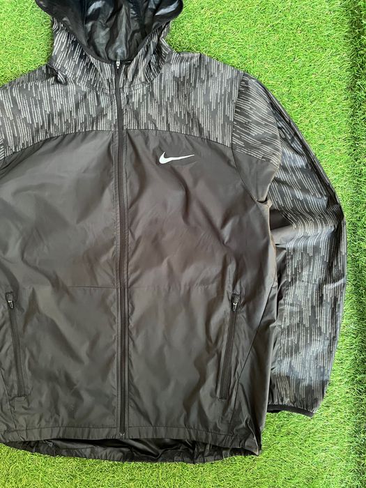 Мъжко горнище / ветровка : Nike Running Shield Flash Jacket HD Racer L