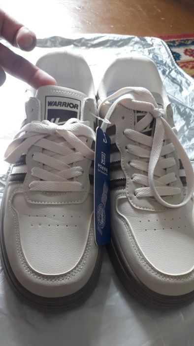 Кроссовки новые. 42 размера