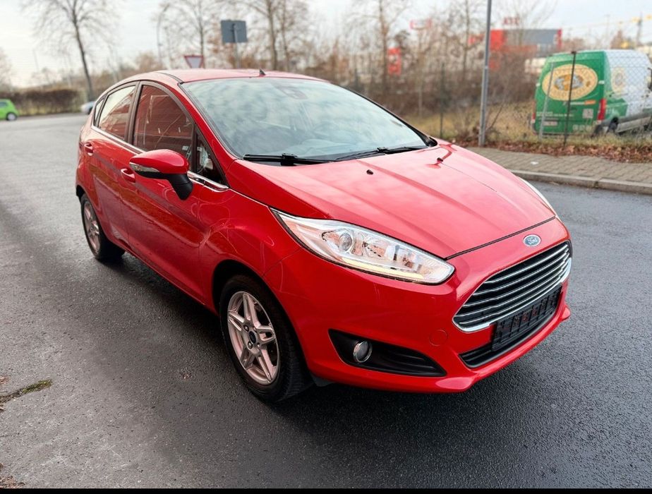 Vând Ford fiesta