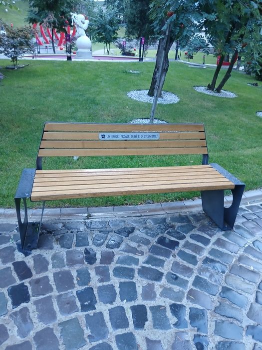 Banca pentru parc /cosuri de gunoi stradale//stații autobuz /numere  de casa/foișoare/jardinere/rostele pentru  biciclete