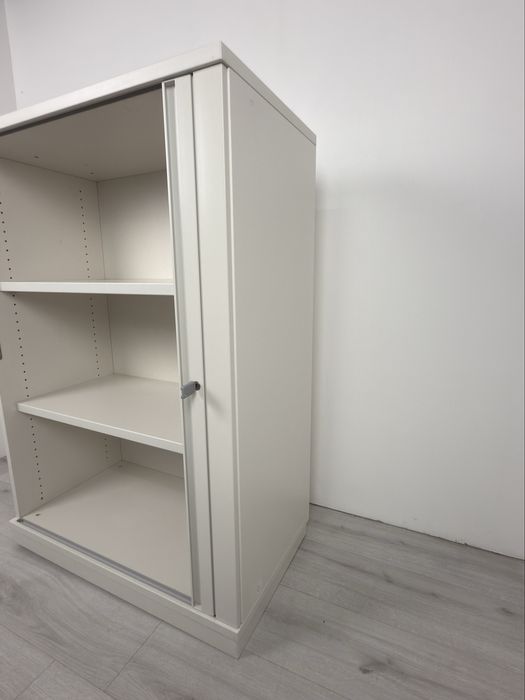 Офис шкаф съхранение за документи и други нужди обзавеждано