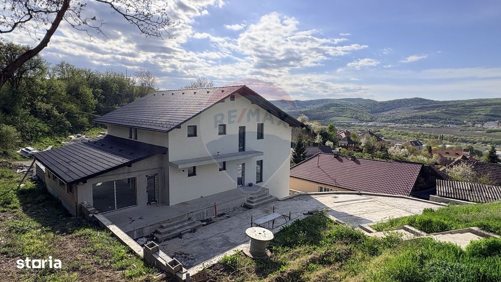 Casa noua, premium, cu panoramă superbă asupra orașului