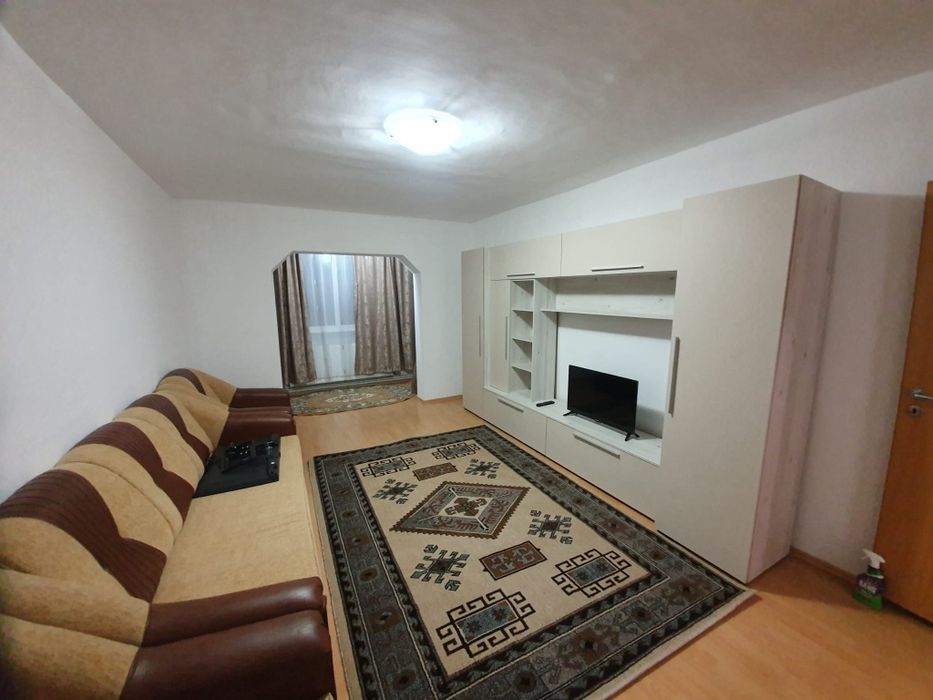 Inchiriez apartament 3 camere