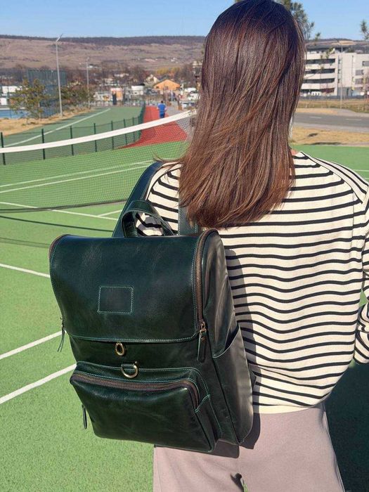 Rucsac pentru laptop fabricat din piele naturală lucioasă. Rucsac din piele naturală. Rucsac pentru laptop. Leather laptop backpack